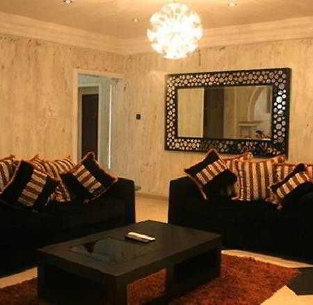 Charlies Place And Suites Lagos Exterior foto
