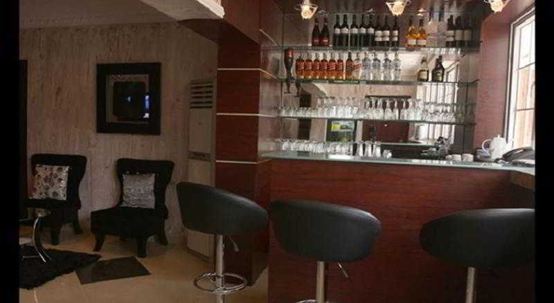 Charlies Place And Suites Lagos Exterior foto